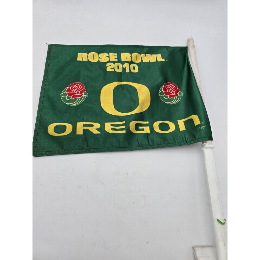 Green Oregon Ducks Official NCAA Rose Bowl 2010 Game Car Flag PREOWNED